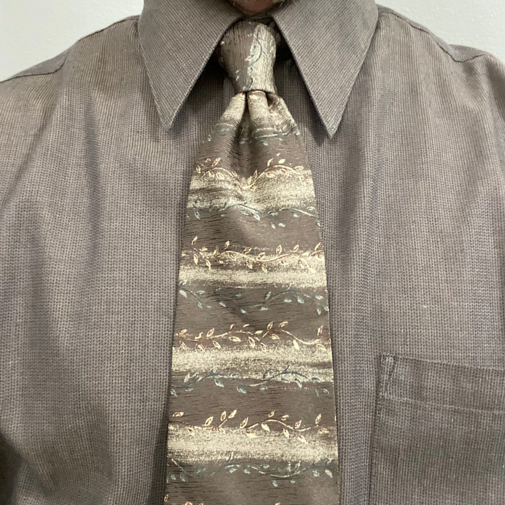 Claiborne gorgeous, earthy-tone all silk men’s tie